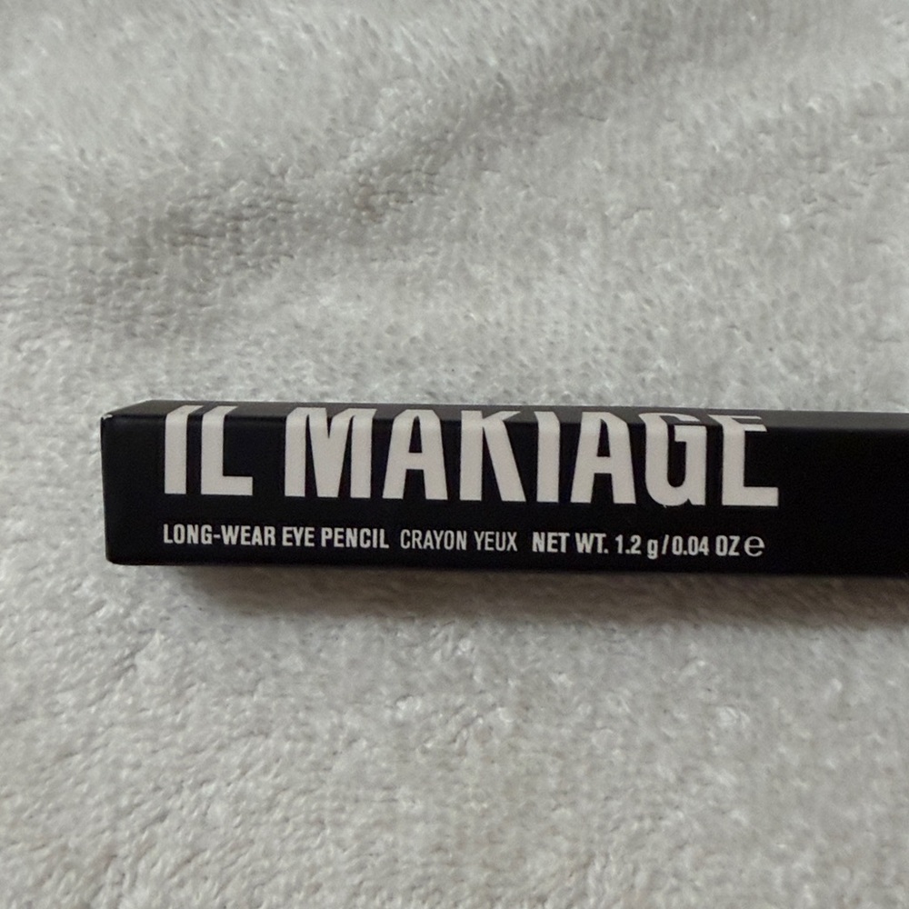 IL MAKIAGE Long-Wear Eye Pencil in Black - Picture 2 of 2